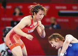 レスリング 女子で五輪３連覇を果たし、 国民栄誉賞 を受賞した 吉田沙保里 選手（３６）が１０日、 東京都 内のホテルで引退会見を開き、「 レスリング は全てやり尽くしたという思いが強く、引退することを決断いたしました」と理由を語った。 E0v1nkpehr0qum