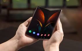 Le samsung galaxy s21 passe sous la barre des 600 euros pendant une durée limitée, et c. Samsung Galaxy Z Fold 2 Date De Sortie Prix Et Fiche Technique Tout Savoir