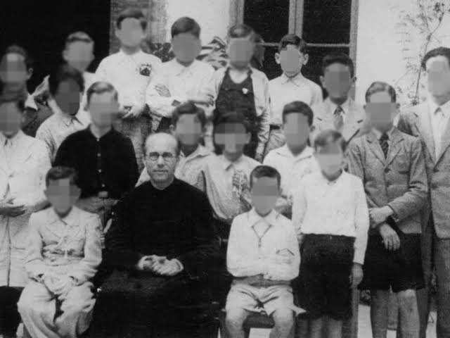 Un infierno de pederastia en los colegios jesuitas: “Tenía que orinar con él, decía que eran cosas de mayores” | Sociedad | EL PAÍS