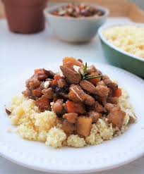 Tajine Vegetarien Aux Carottes Et Aux Fruits Secs Option Vegan Recette En 2020 Tajine Vegetarien Tajine Recette Tajine