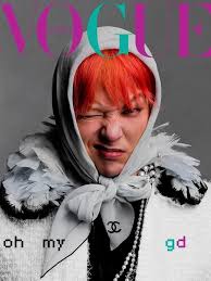 🔗: https://voguemagazine.visitlink.me/tR9YWN Jennie really dazzled with  her retro Chanel look at the 2025 #MetGala. See more of her ensemble at the  link above.