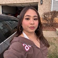 Natalie Edge's Instagram, Twitter & Facebook