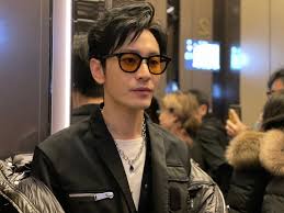 Anh là một chàng trai đa tài, người hâm mộ biết đến anh là một ca sĩ, diễn viên và là một doanh nhân thành đạt. Giáº£m 10kg Ä'áº¿n Há»'c Hac Cáº£ Máº·t Huá»³nh Hiá»ƒu Minh Tiáº¿t Lá»™ Bi Quyáº¿t Chá»‰ Hit Khong Khi Uá»'ng NÆ°á»›c Tinh Khiáº¿t Va Anh TrÄƒng Sao Chau A Viá»‡t Giáº£i Tri