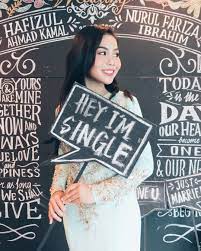 Mengisahkan tentang fahmi dan fatihah husna yang tinggal berjiran. Ost Lelaki Macam Dia Lagu Tema Myinfotaip