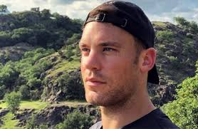 Born 27 march 1986) is a german professional footballer who plays as a goalkeeper and captains both bundesliga club bayern munich and the germany national football team. Manuel Neuer Hat Sich In 19 Jahrige Verliebt Unsertirol24