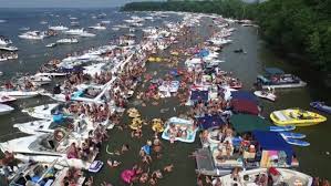 Lake minnetonka the praises to minnetonka's bass fishing have been sung by many an angler as well as a few of this state's journalists, but what you seldom hear are praises about the outstanding walleye population that exists in this metro lake. 10 Top Things To Do Around Lake Minnetonka For Every Season