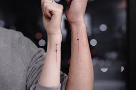 Viajando En Pareja Tatuajes Minitattoo Tatuagem Photooftheday Tatuajes En Pareja Pequenos Mejores Tatuajes Para Parejas Tatuajes Pequenos De Amistad