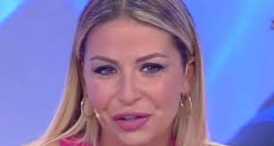 Sabrina ghio è una social media manager, diventata famosa per essersi classificata seconda come ballerina nel famoso talent show amici, condotto da maria de filippi e per aver partecipato al programma di canale 5 uomini e donne. Sabrina Ghio L Ex Tronista Cacciata Dal Ristorante Quest Estate