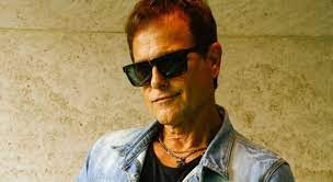 Sylvinho blau blau was born on august 23, 1964 in rio de janeiro, rio de janeiro, brazil as sylvio luiz do. Deu O Maior Gas No Casamento Diz O Cantor Sylvinho Blau Blau Recordtv R7 Esquenta Power Couple Brasil 5