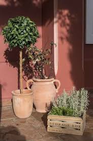 Home Staging Piece Par Piece La Decoration Pour Mieux Vendre Deco Exterieure Jardins Pot De Fleur Exterieur