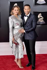 All The Celebrities Expecting A New Arrival Including Hilary Duff Who Just Announced She S Pregnant With Her Third Child Celebrity Dresses Pregnant Celebrities Nice Dresses
