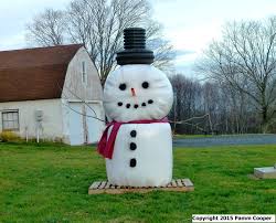 Hay bale man / snowman: Snow Man Uconnladybug S Blog