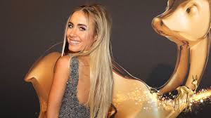 Monat und man sieht noch absolut nichts. Alena Gerber Das Erste Gemeinsame Foto Mit Ehemann Clemens Seit Monaten Bunte De