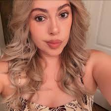 Millie Bobby Brown poses for photos at the #SAGAwards 🏆