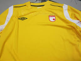Esta será la camiseta que va a utilizar Independiente Santa Fe el miércoles  cuando a las 8:00 pm reciba a Nacional en el Campín en partido por Copa  Postobón. ¡ Todos al estadio !