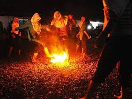 Filter pemasok bola pemadam kebakaran/bola pemadam api otomatis/bola api lempar 1.3kg 0.5kg 4kg peralatan keamanan api pemasok pabrik. In Indonesia Football Is Played With A Ball Of Fire Sepak Bola Api Or The Fireball Game Is A Unique Game Indonesians In Many Islamic Boarding School Play To W