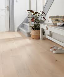 Un Parquet Contrecolle A L Effet Naturel Pour Un Style Epure Et Moderne Castorama Inspiration Deco Parquet Contrecolle Parquet Contrecolle Chene Castorama