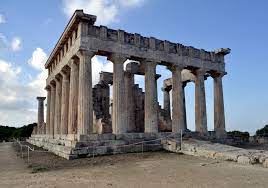 Excavations at the temple of aphaia show that the hill was used as a place of worship since the bronze age, while the first architectural elements were erected on site in the 7th century bce. Datei Aegina Temple Of Aphaia 03 Jpg Wikipedia