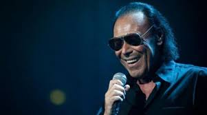 La carriera artistica di antonello venditti, al secolo antonio, nasce al folkstudio di via garibaldi, fucina di molti cantautori dei primi anni '70. Antonello Venditti In Concert At The Palapartenope In Naples Under The Sign Of The Fish Napolike It