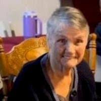 Dee Hood's Instagram, Twitter & Facebook