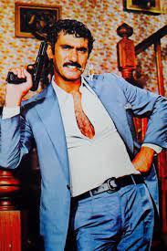 Beyaz perdede bir zamanlar çirkin kral olarak ün yapan yılmaz güney'in yarattığı tiplerde olduğu kadar ilgi alanlarında da bayağı değişiklik var son zamanlarda. P 1 Nisan 1937 Dogumlu Yilmaz Guney Eski Film Yildizlari Fotograf Eski Film Afisleri