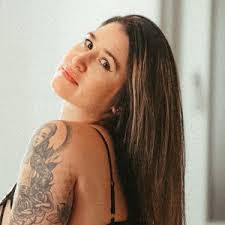 Rosa Fox's Instagram, Twitter & Facebook