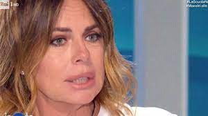 1966 births, italian roman catholics and italian television personalities. Tragedy For Paola Perego Her Father Died For Covid Ruetir