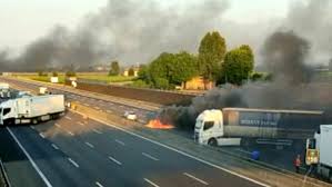 Chiodi a terra, sette auto e un tir incendiati sull'autostrada a1 tra lodi e milano, così una banda di. Mjaqvbdpqakgbm