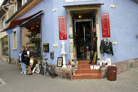 4 Stockwerke Und 250 000 Artikel Finden Sie Bei Uns Geschaft