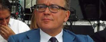 « inler è uscito ed è stato congratulato dai suoi compagni ». Ay X5e4cxh Jtm