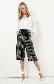 Dailylook Glamorous Striped Culottes In Black White How To Style Culottes Corporate Attire Women Chic Dressing