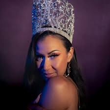 HEADLINER ANNOUNCEMENT** It's @sparkle.fox (KR) 💖💖💖 . Nell Fox is the  founding and leading influence and inspiration behind the growing burlesque  scene in Korea, as the Director of South Korea's first-ever burlesque