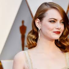 Adele congratulates Emma Stone