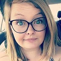 Kristen Hedges's Instagram, Twitter & Facebook