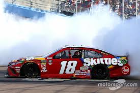 Nascar kyle busch wins at delaware. Kyle Busch Tops Truex At Phoenix For Nascar Win No 199