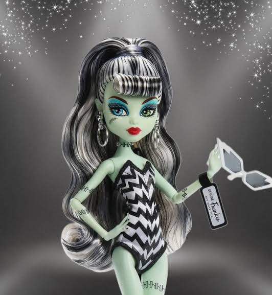 First HD look at Monster High Skullector Barbie X Frankie Stein Doll ⚡ : r/ Barbie