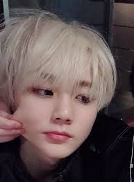 Pin De Fatima Em I P 9 N E X 7 O N E R Meninos Emo Bonitos Meninas Emo K Idol