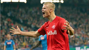 Select from 10596 premium erling braut håland of the . Rb Salzburg Star Erling Braut Haland Nimmt Balle Mit Ins Bett Fussball International Sport Bild