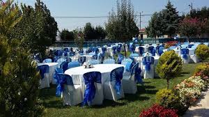 Masa Sandalye Suslemesi Masa Sandalye Kiralama Masa Sandalye Giydirme Fiyatlari 2020 Sandalye Masa Dugun