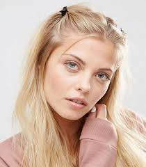 Damit gemeint sind zwei kleine flechtzöpfe, die das gesicht umrahmen. 15 Zeitlose Und Erstaunliche Frisuren Der 90er Jahre Fur Frau Clip Hairstyles 90s Hairstyles Hair Clips 90s