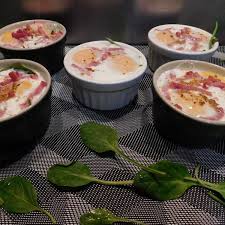 Recette œufs Cocotte Epinards Bacon Et Curry Magazine Omnicuiseur Recette Oeuf Cocotte Epinard Recette Epinard Oeuf Recette Oeuf
