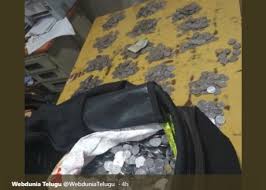 Man Brings A Bagful Of Coins As Alimony In Divorce Case India Gulf News Alimony can cause you serious financial strain.
