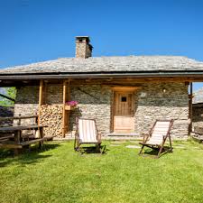 Trova gli affitti last minute in case vacanze, bed and breakfast, agriturismo, hotel, appartamenti a basso costo in tutta italia! Cerca Una Baita O Chalet In Affitto Per Le Tue Vacanze In Montagna