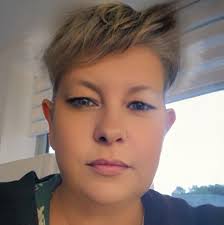 Is there a laundrette anywhere nearby with big machines that can cope with  duvets? My washing machine has just died and my duvets and the lounge rug  really need a clean! |