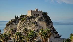 This splendid setting lies within the provice of vibo valentia, along the coast of the gods, also known as the beautiful coast. What To See And Do In Tropea Italy So Off We Go