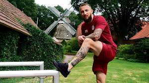 In addition to the domestic league. Fc St Pauli Marvin Knoll Hat Jetzt Ein Krieger Bein 2 Bundesliga Bild De