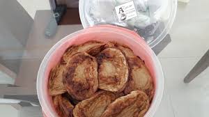 The traditional 'akok kedut' in kelantan is normally sold by the elderly, mostly those who have ventured into the business from generation to generation. Akok Rare Akok Kedut Tersohor Di Terengganu