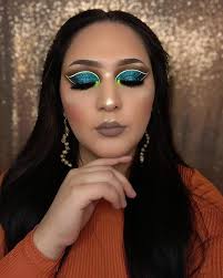 Destiny Castro nuestra bella CEO luciendo este maquillaje con nuestra nueva  paleta BORRACHA 🍻💃🏼 y sus minks NOT SO NAUGHTY 🥰 Get yours at ⬇️⬇️  Queenxcosmeticss.bigcartel.com