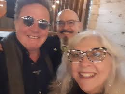 Mini, Skkye, Buddy, Lou Lou and a new friend today