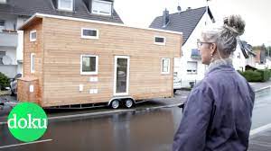 Um zu erfahren, wie du einen artikel oder ein bild dieser kategorie hinzuzufügen kannst, lies dir die hilfeseite kategorien durch. Mini Haus Wie Geht Wohnen Auf 18 Qm Wdr Doku Youtube